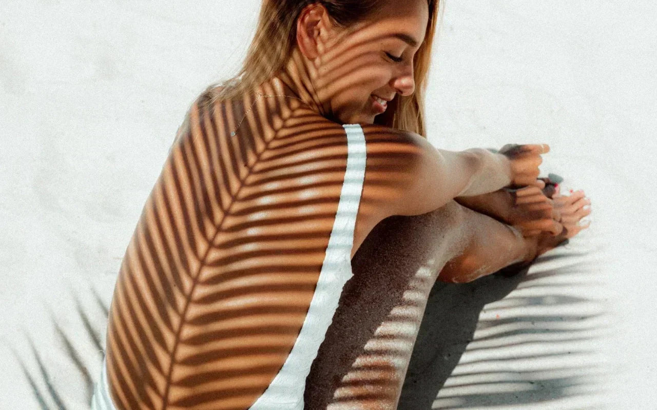 Backne v létě: Jak zatočit s akné na zádech