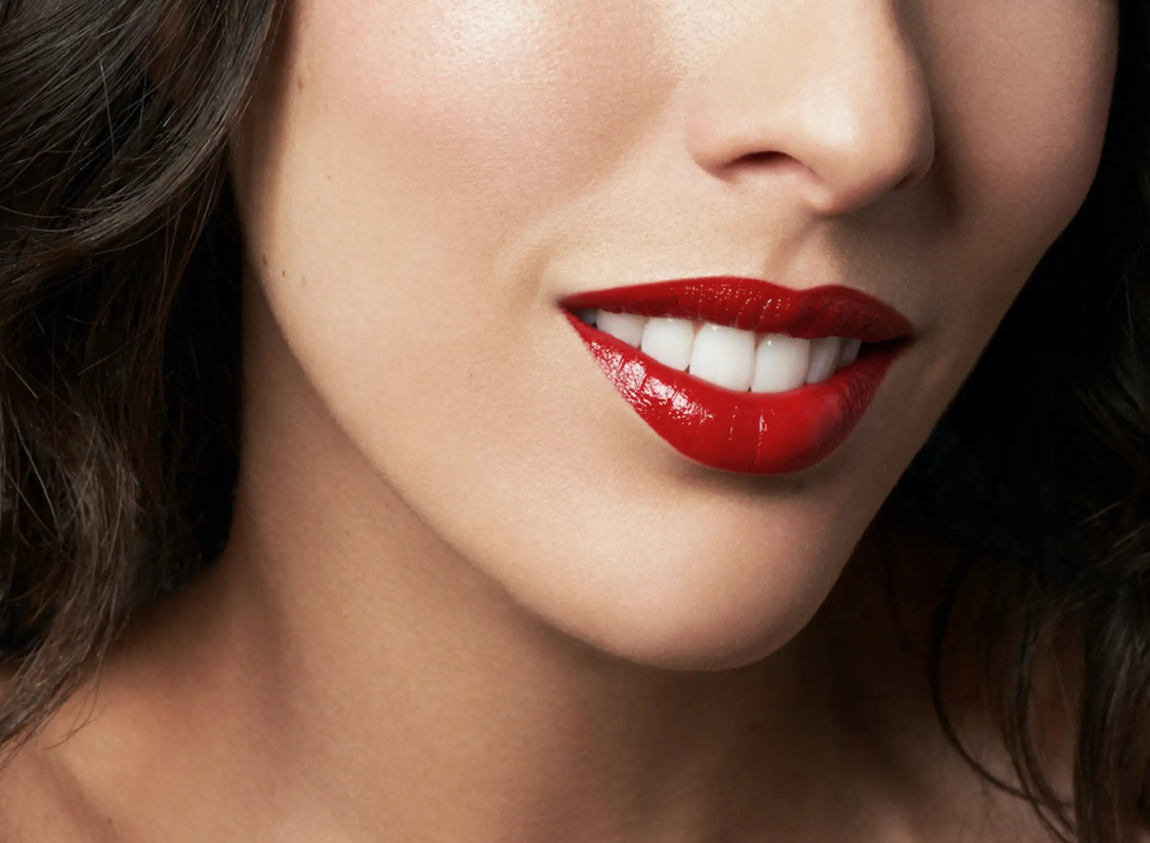 Rtěnka Le Rouge Alizarine - červená s teplým podtónem