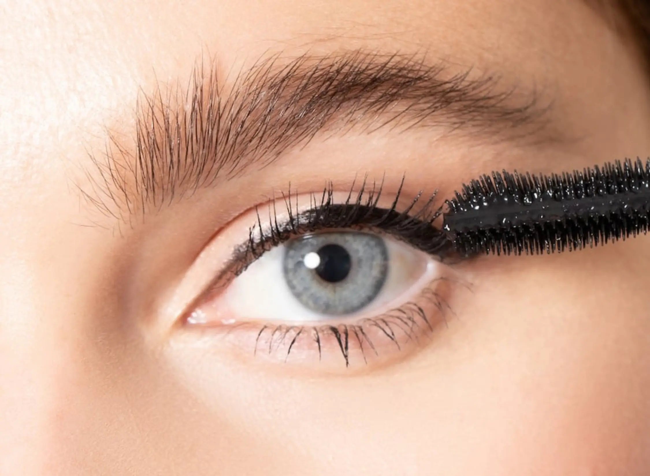 Černá řasenka pro citlivé oči – cestovní balení