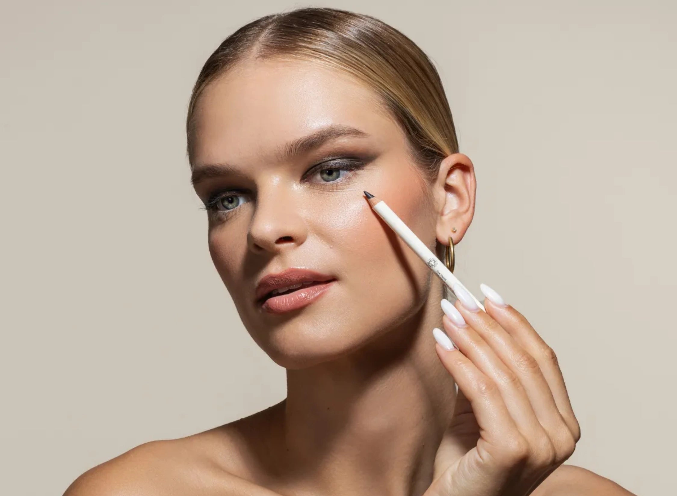 Měkká tužka na oči Blacker than Black - černá