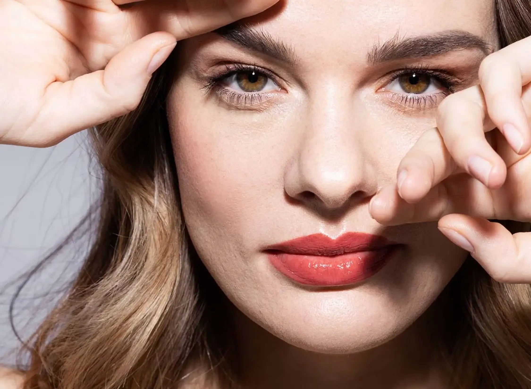 Vyživující rtěnka Charmberry - tlumená růžovočervená