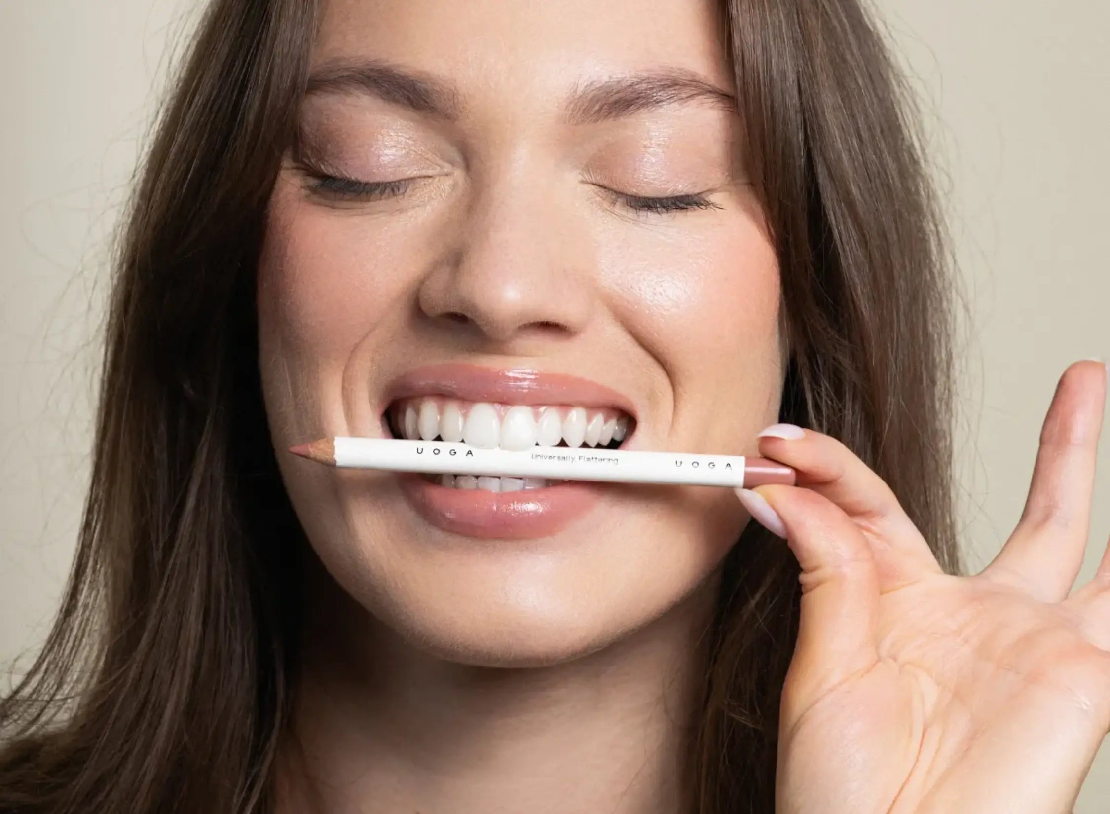 Tužka na rty Universally Flattering - teplá nude