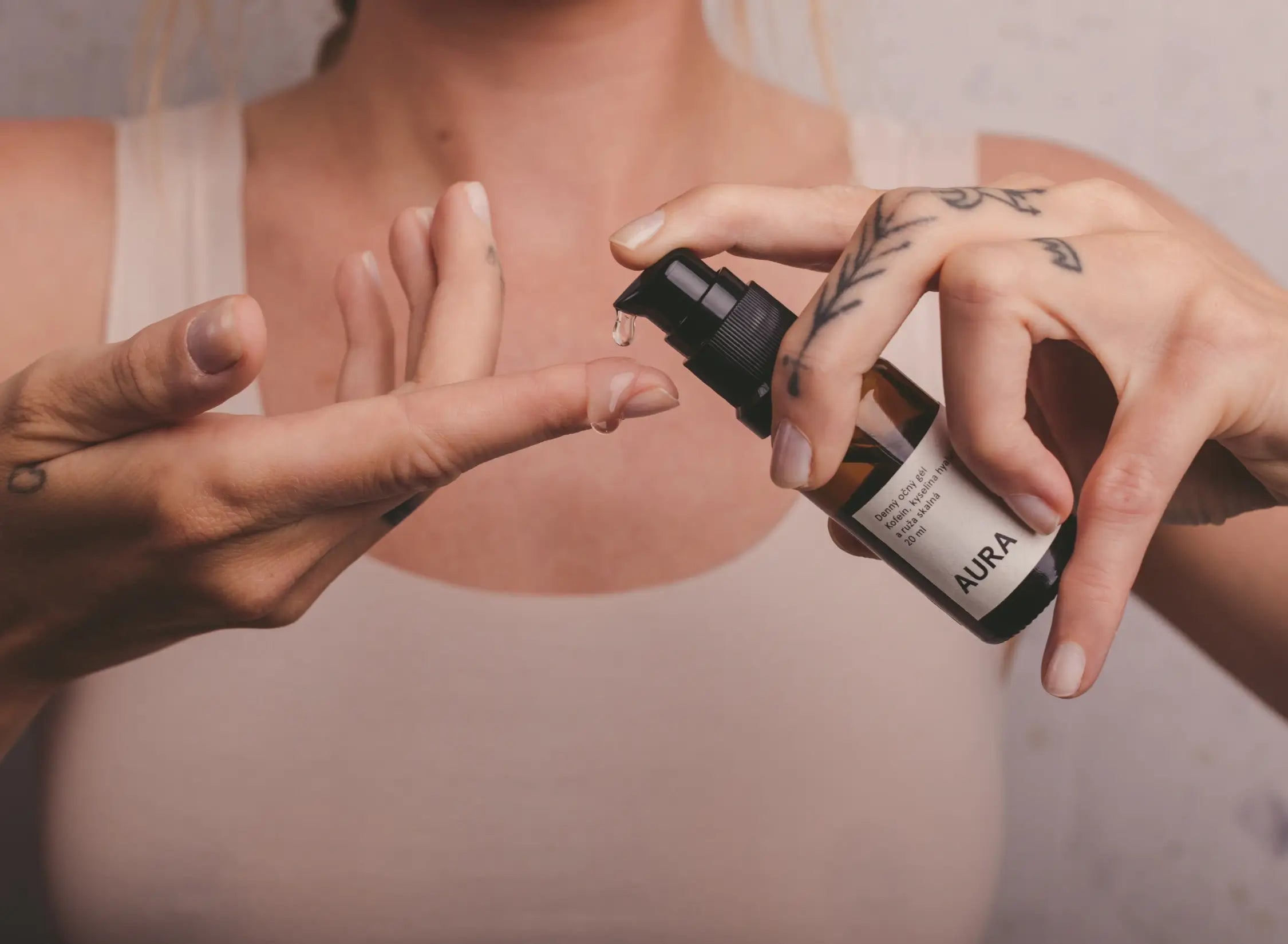 Denní oční sérum proti stárnutí Aura