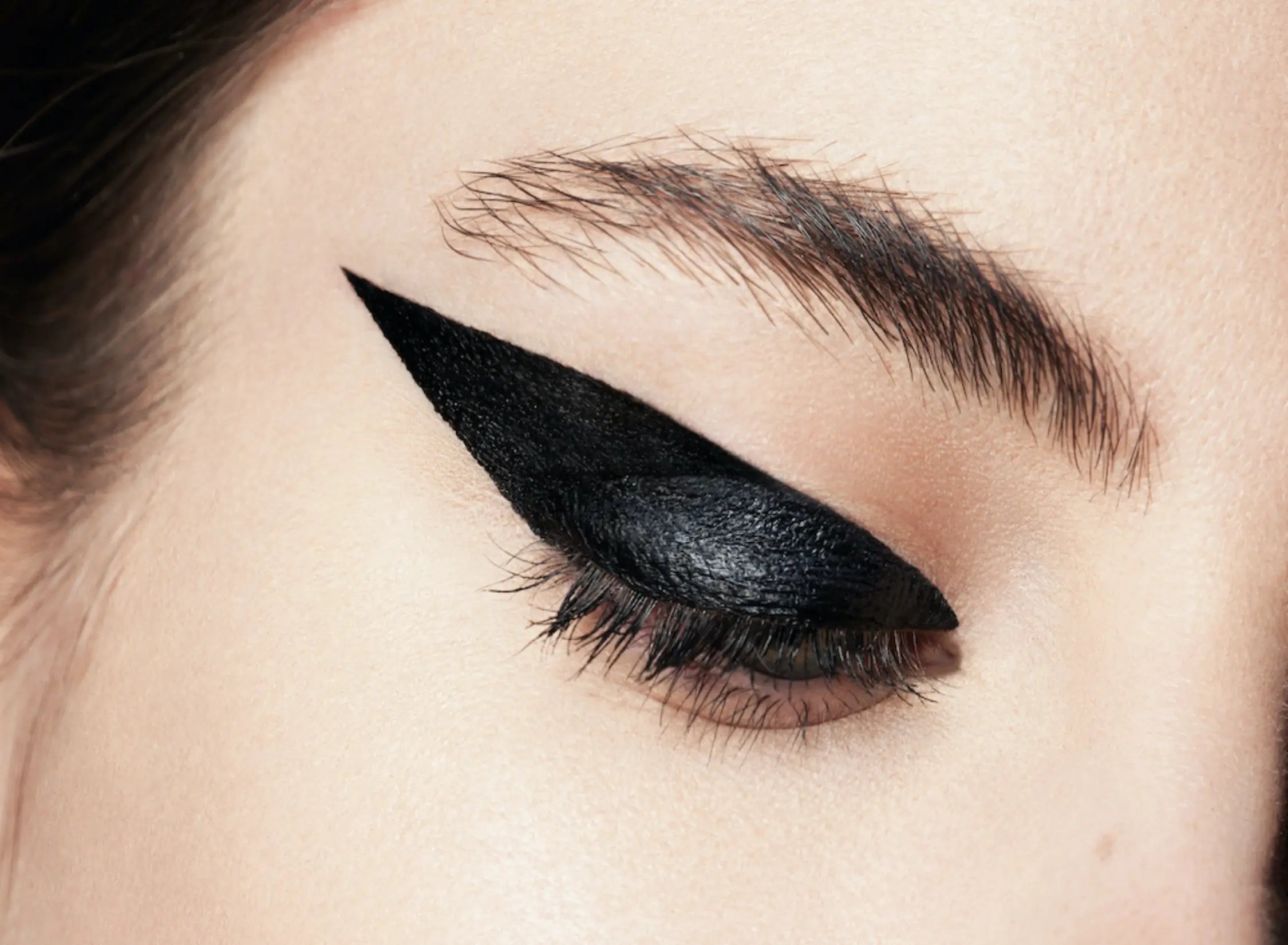 Černé oční linky s bio složením