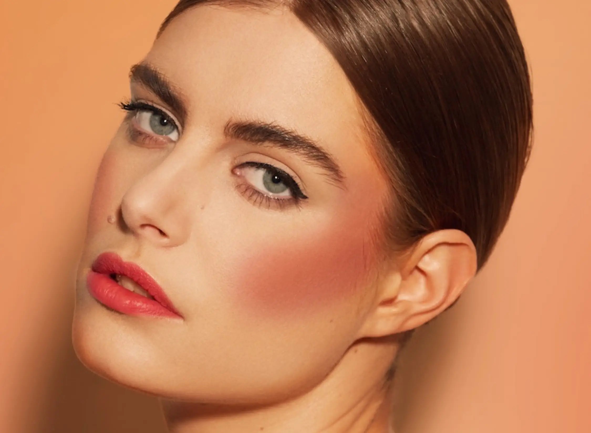 Krémové multifunkční líčidlo 3v1 – korálové