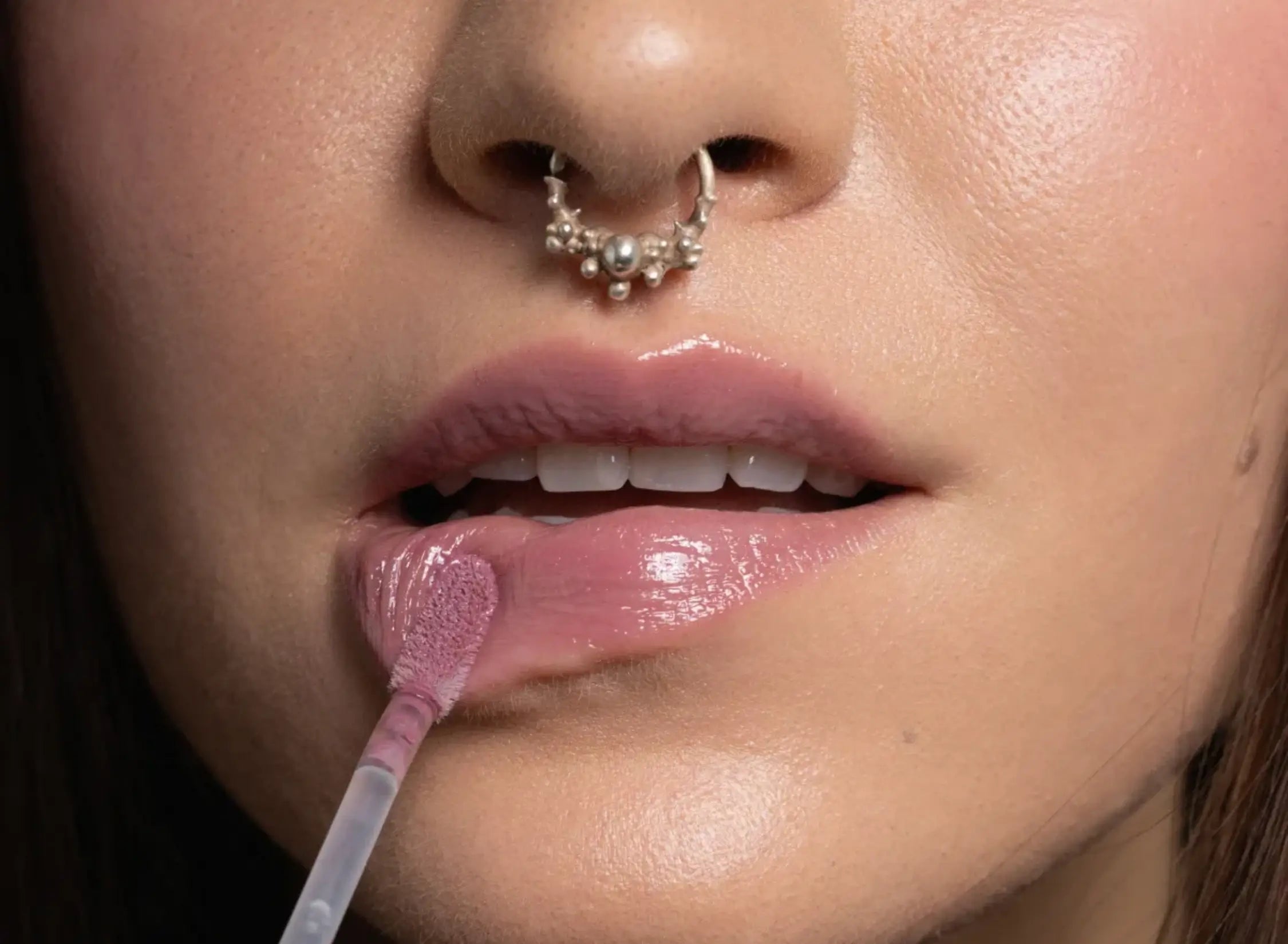 Lesk na rty Iceberry - prachově růžový