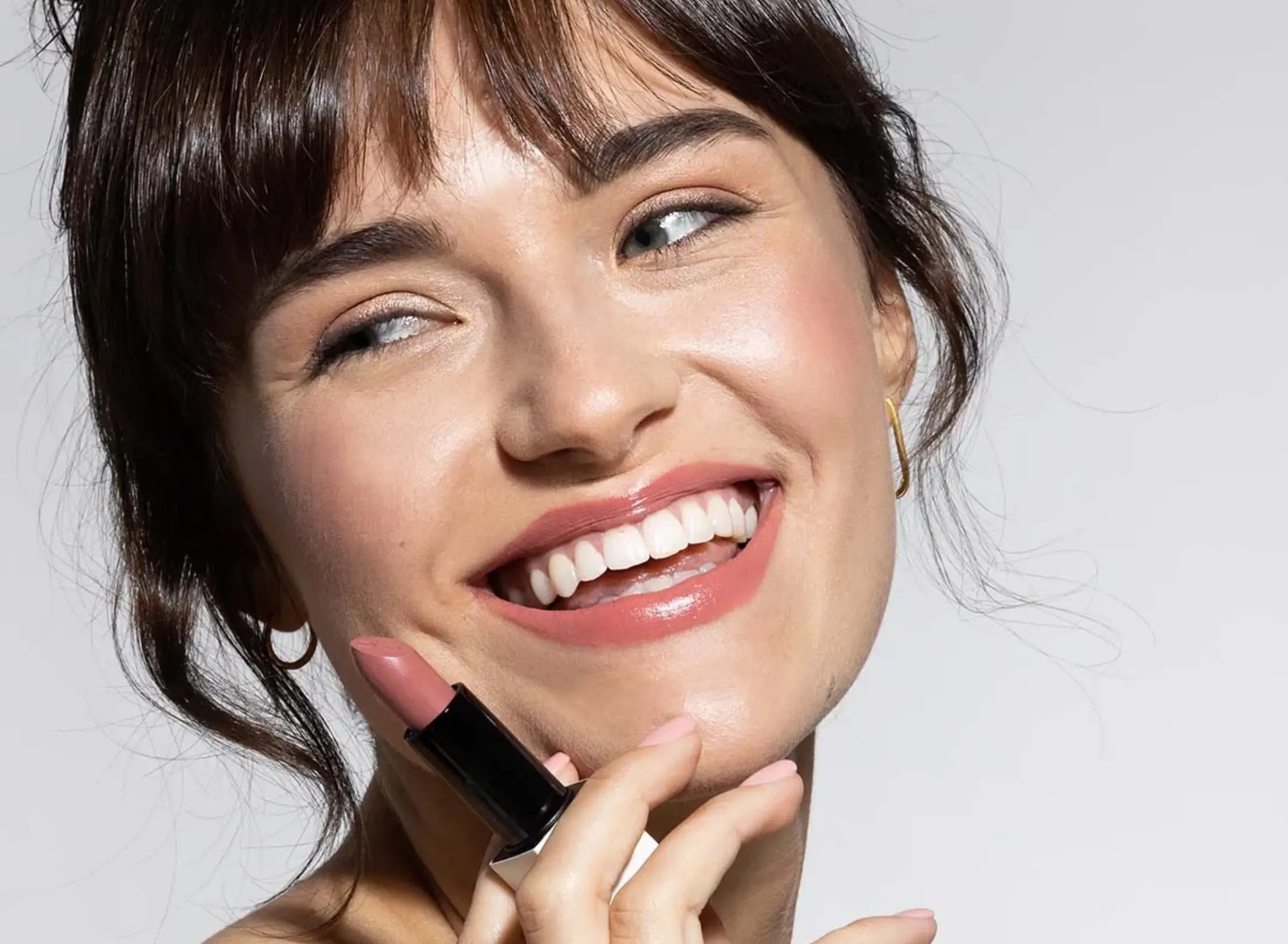 Vyživující rtěnka Cuteberry - teplá jemná nude